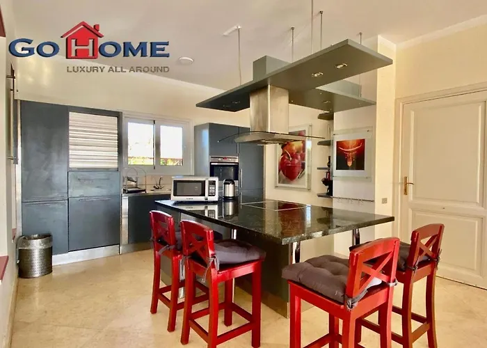 Villa Stylish 4 Bedroom With A Private Heated Pool V15 At White