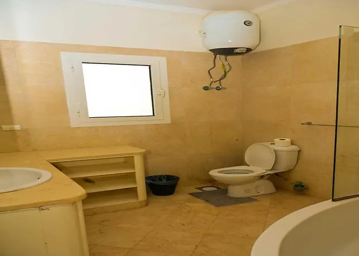 Stylish 4 Bedroom With A Private Heated Pool V15 At White