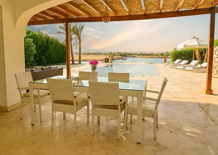 Stylish 4 Bedroom With A Private Heated Pool V15 At White Villa *