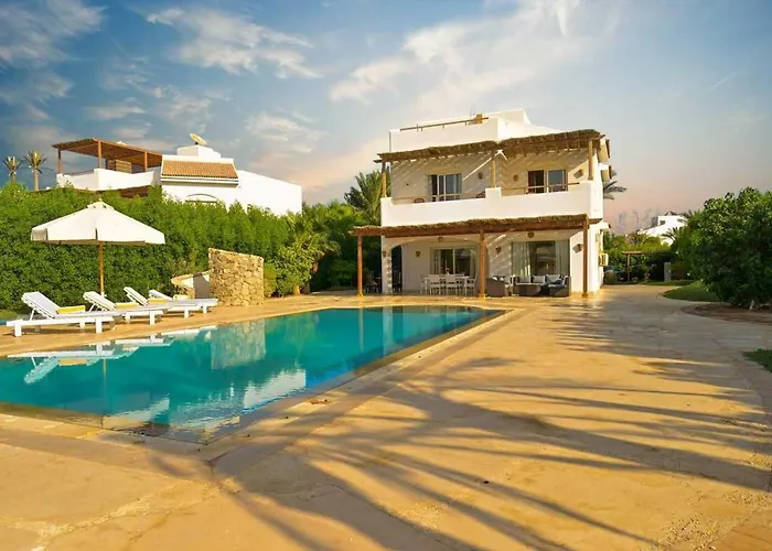 Stylish 4 Bedroom With A Private Heated Pool V15 At White * Gurdaka