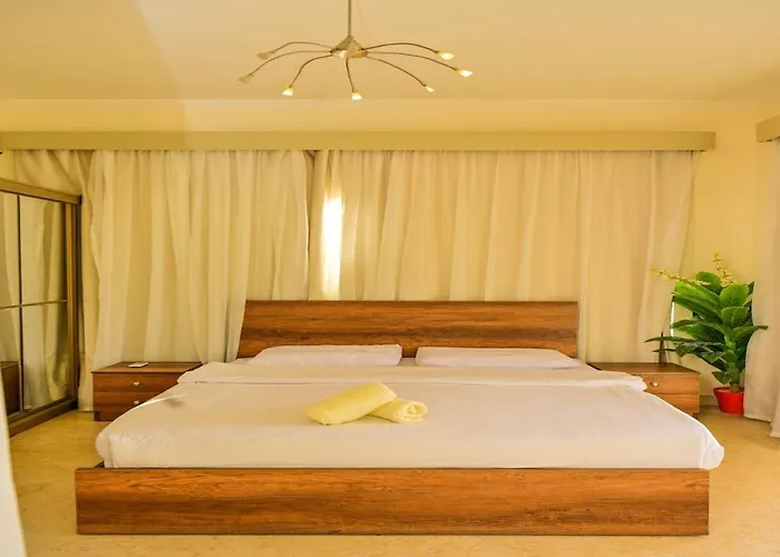 Stylish 4 Bedroom With A Private Heated Pool V15 At White Villa