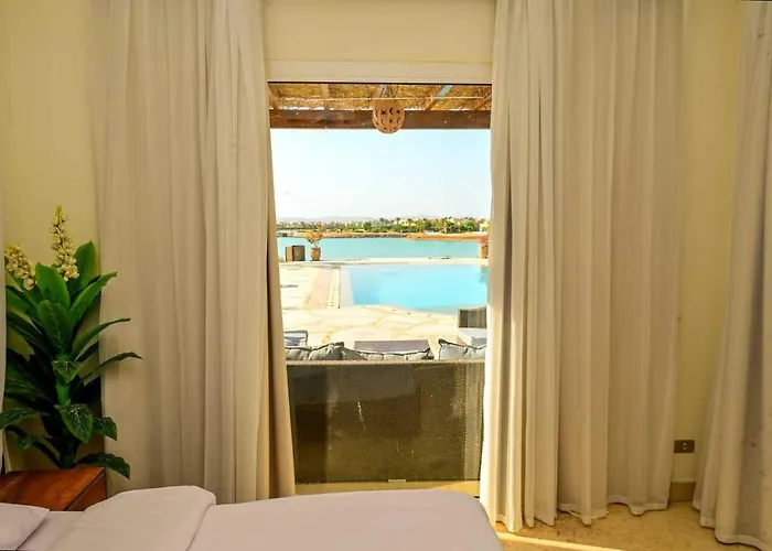 Villa Stylish 4 Bedroom With A Private Heated Pool V15 At White
