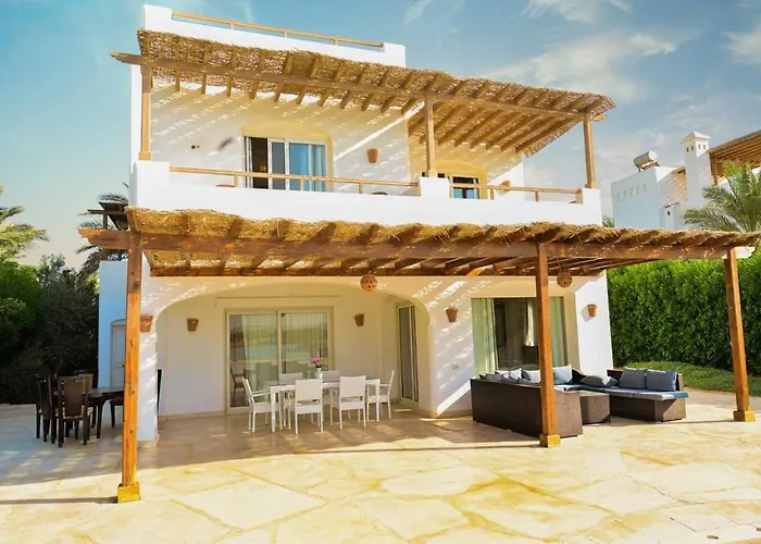 Stylish 4 Bedroom With A Private Heated Pool V15 At White Villa *