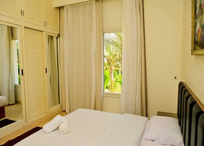 Stylish 4 Bedroom With A Private Heated Pool V15 At White Villa Gurdaka