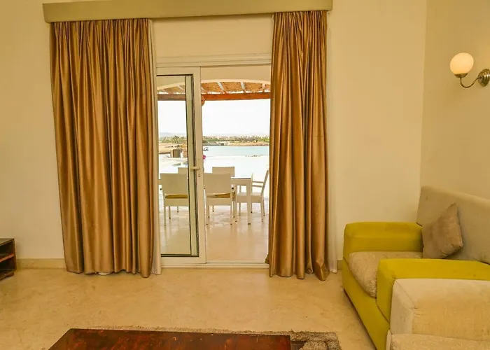 Stylish 4 Bedroom With A Private Heated Pool V15 At White