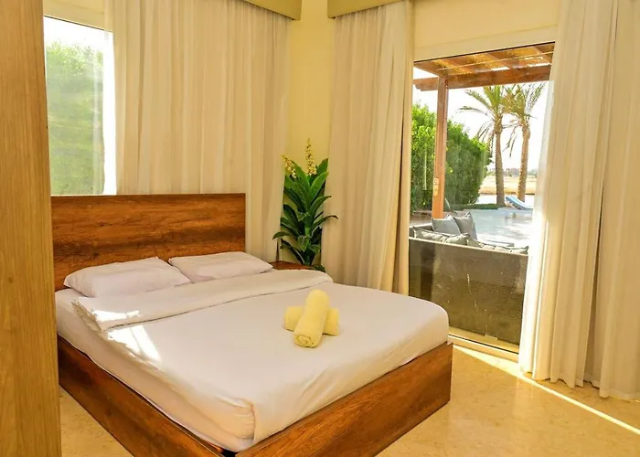 Stylish 4 Bedroom With A Private Heated Pool V15 At White Villa *
