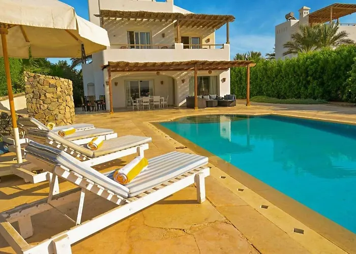 Villa Stylish 4 Bedroom With A Private Heated Pool V15 At White