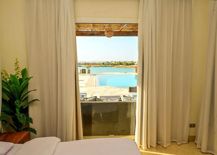 Villa Stylish 4 Bedroom With A Private Heated Pool V15 At White