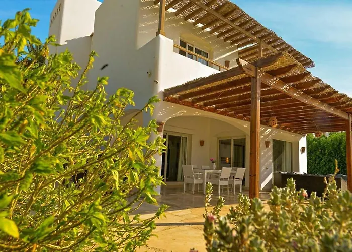 Stylish 4 Bedroom With A Private Heated Pool V15 At White