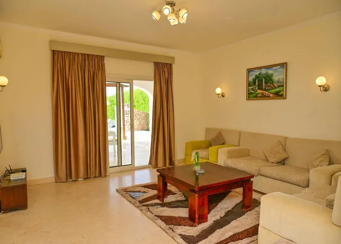 Stylish 4 Bedroom With A Private Heated Pool V15 At White * Gurdaka
